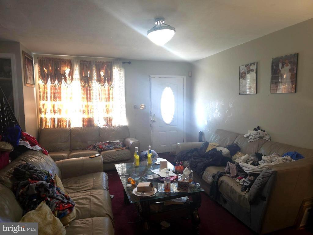 Clover Ln, Upper Darby, PA 19082