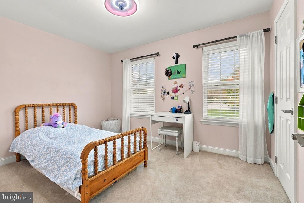 Hampton Dr, Langhorne, PA 19047