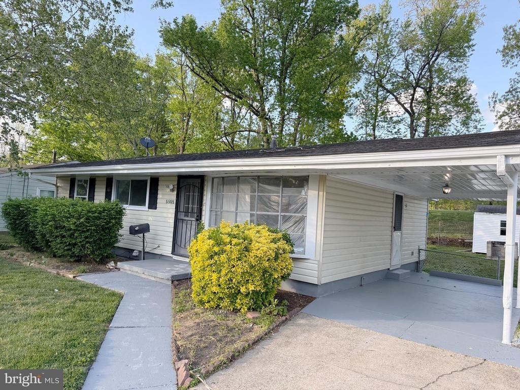 Barker Pl, Lanham, MD 20706