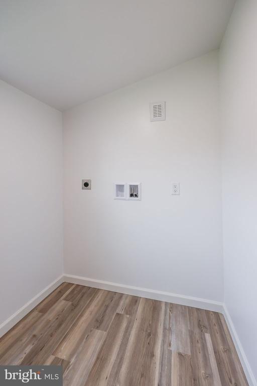Elm Dr, Lebanon, PA 17046