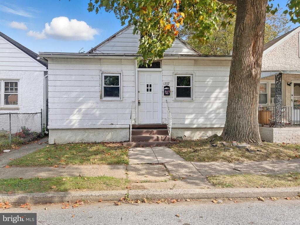 Townsend St, Chester, PA 19013