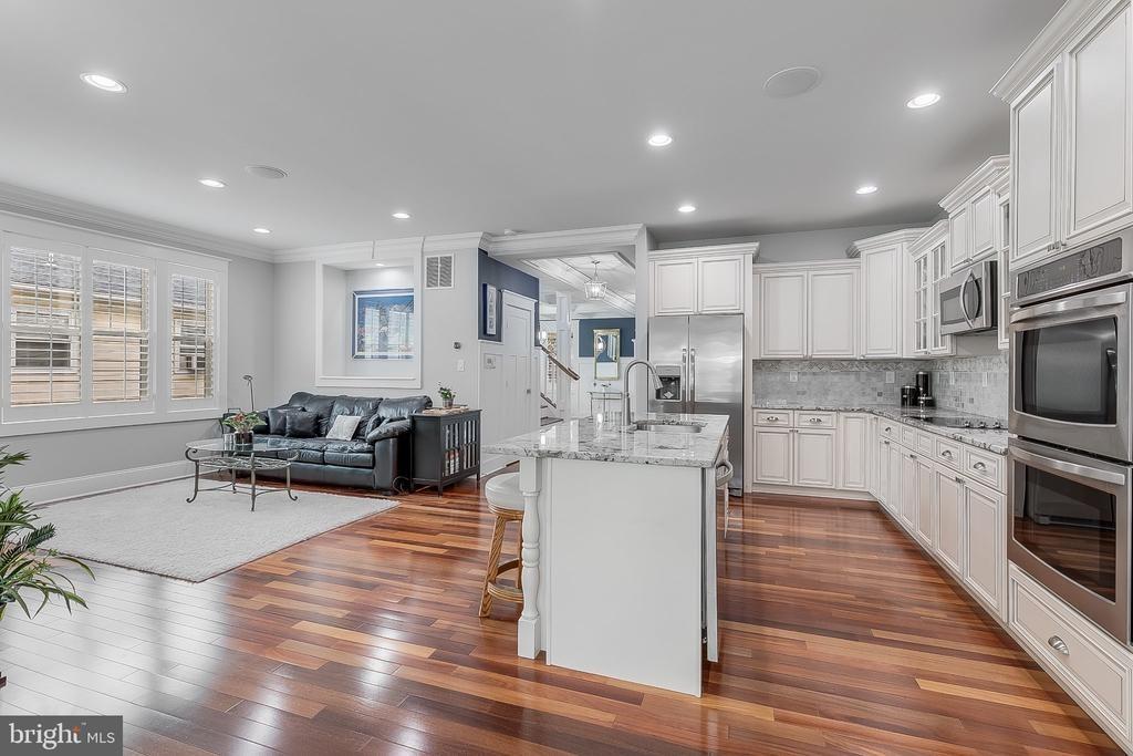 S Barton St, Arlington, VA 22204
