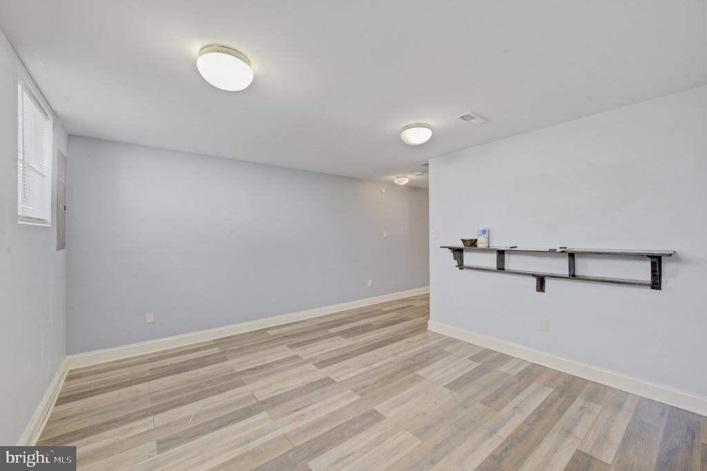 Sassafras Ln, Williamstown, NJ 08094