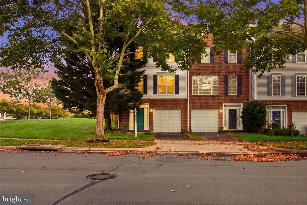 Golf View Dr, Chantilly, VA 20152