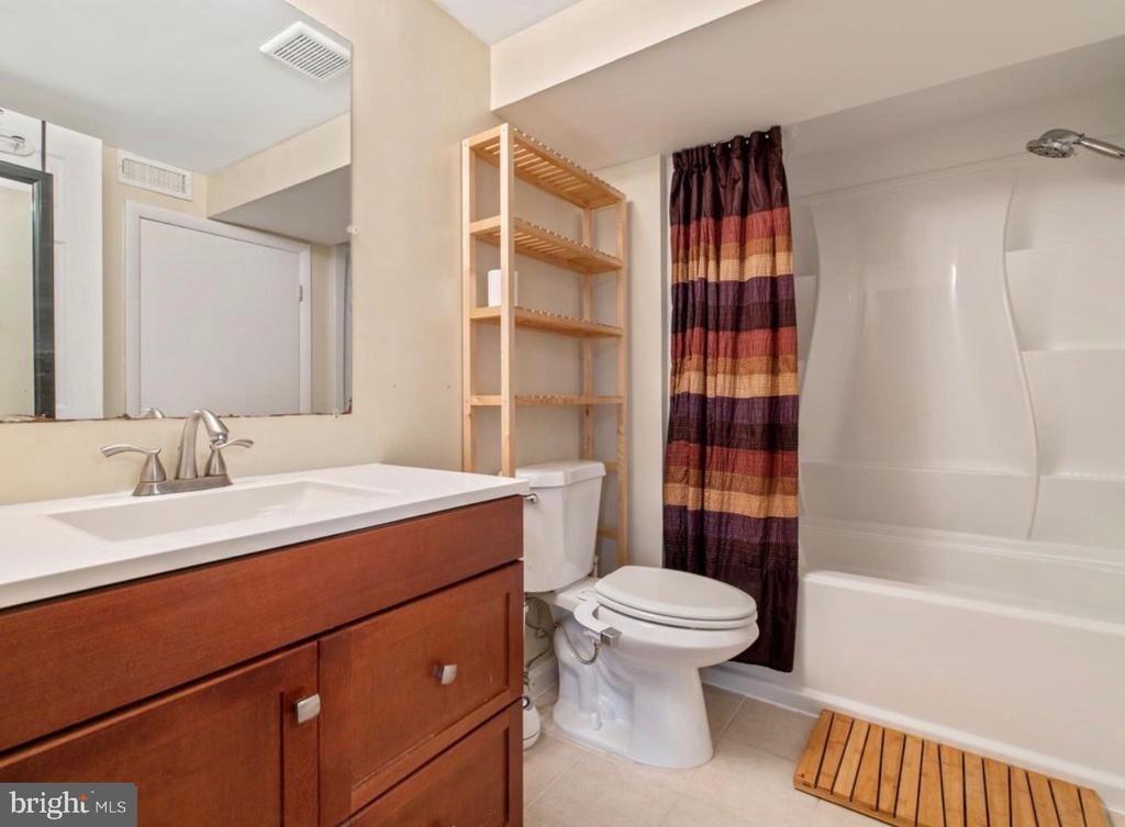 Lambskin Ln, Columbia, MD 21045