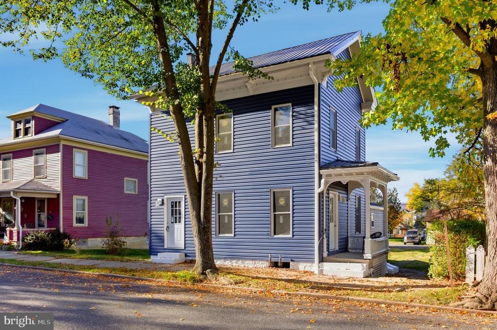 Market St, Mifflinburg, PA 17844