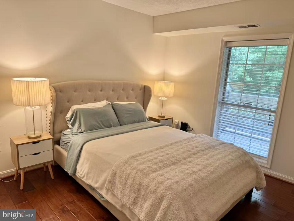 Willow Point Dr, Falls Church, VA 22042
