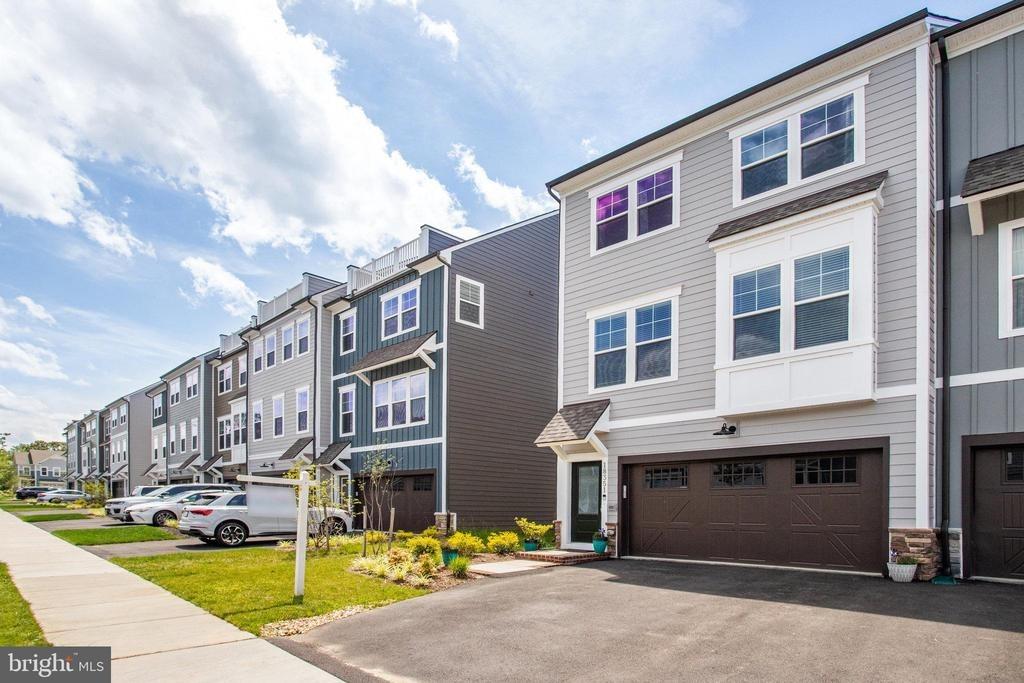Moss Garden Rd, Dumfries, VA 22026