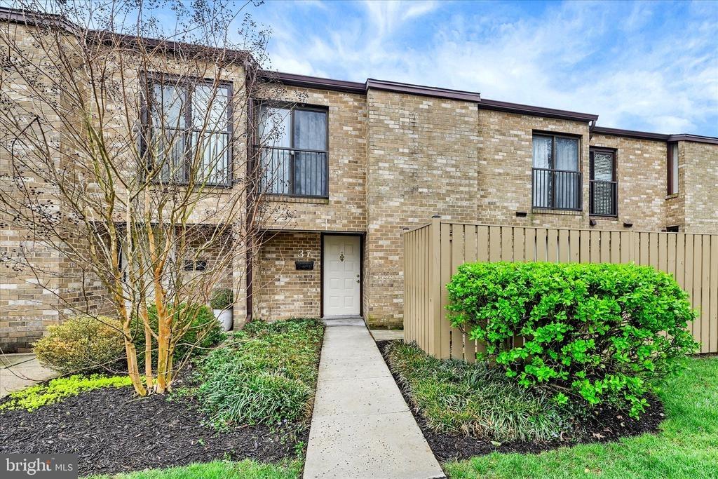 Pickburn Ct, Cockeysville, MD 21030