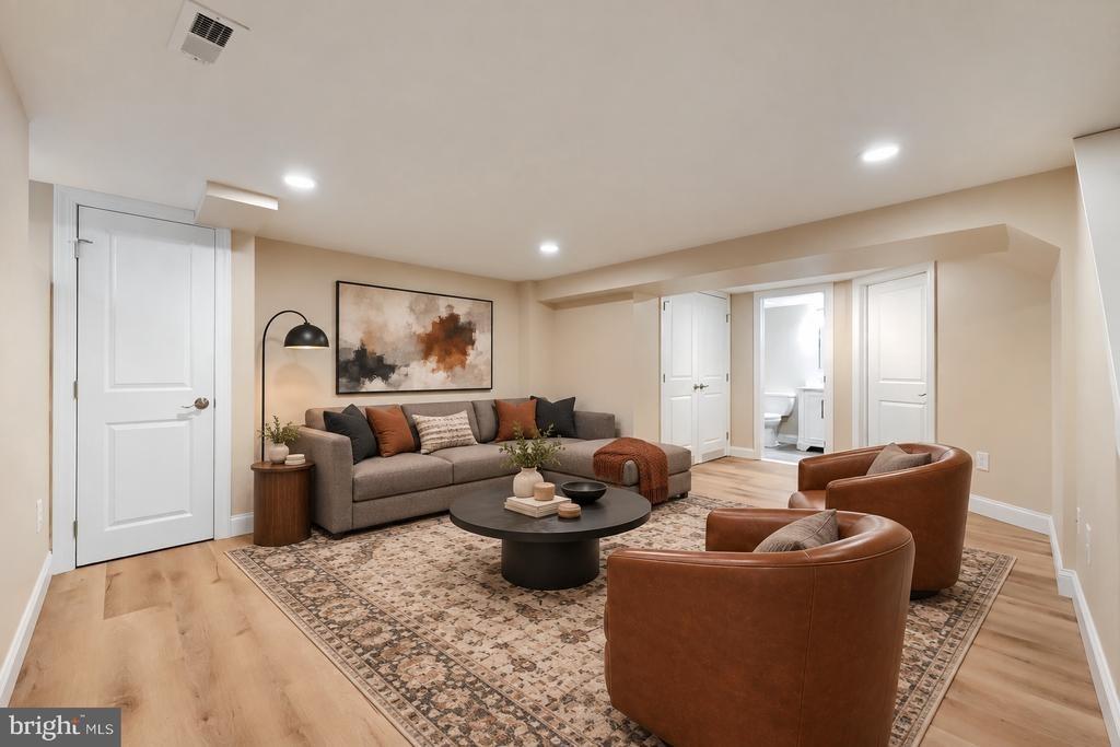 Bladen Rd, Essex, MD 21221