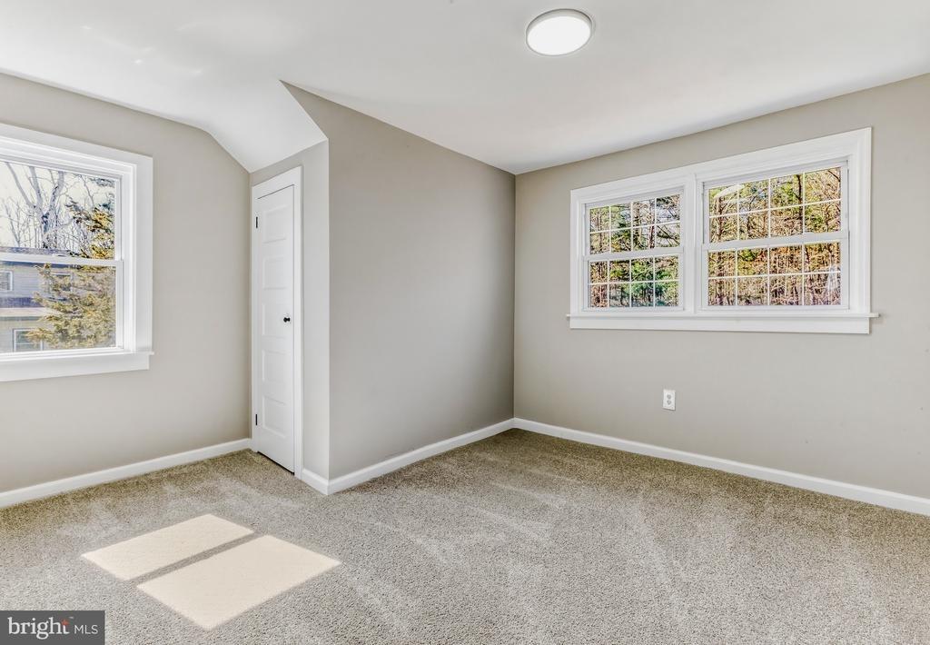 Aloe St, Egg Harbor City, NJ 08215