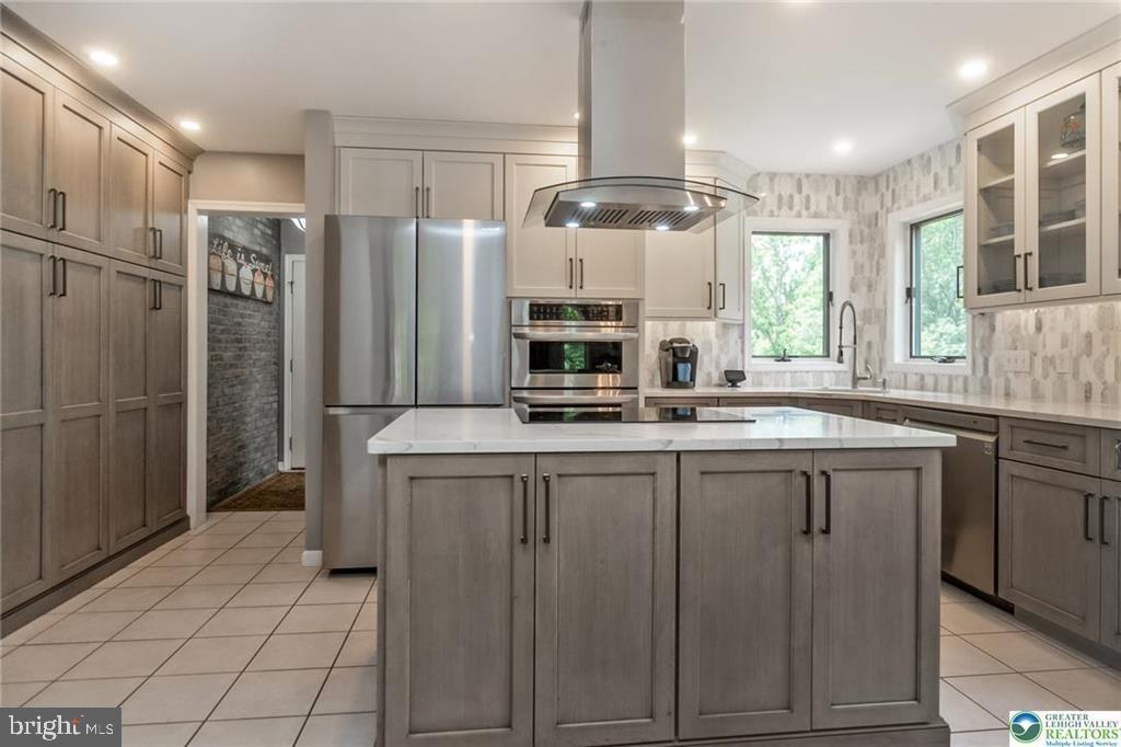 Beechwood St, Orefield, PA 18069