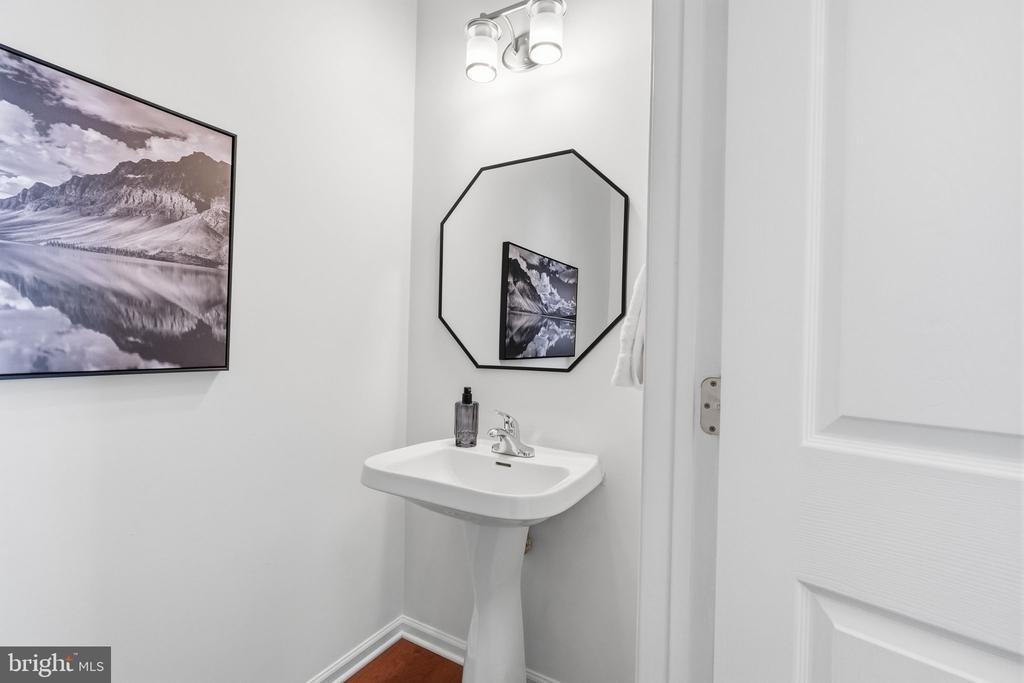 N Danbury Cir, Coatesville, PA 19320