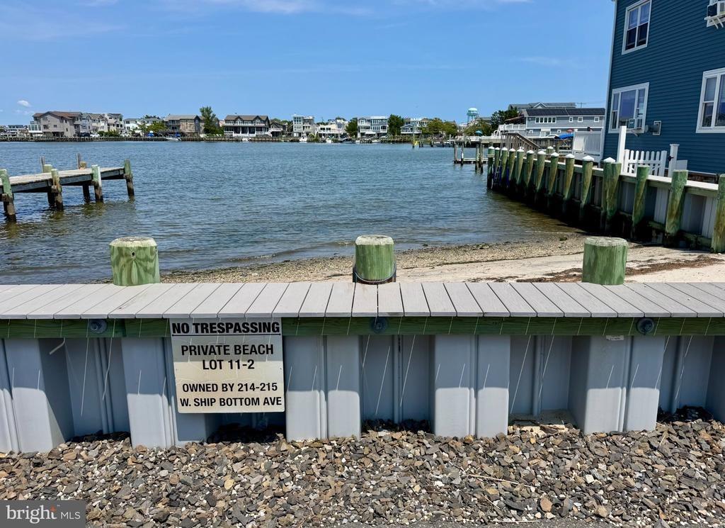 W Ship Bottom Ave, Ship Bottom, NJ 08008