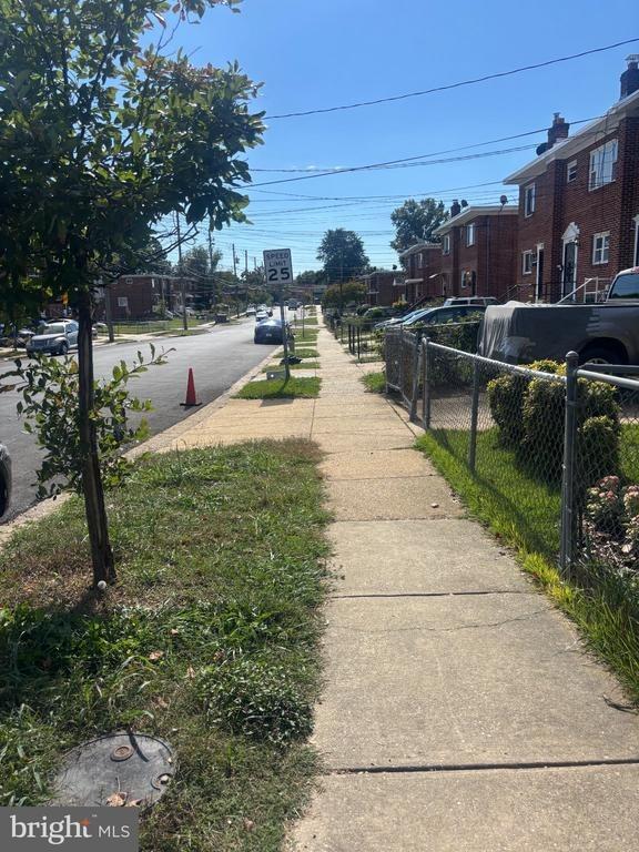 Deal Dr, Oxon Hill, MD 20745