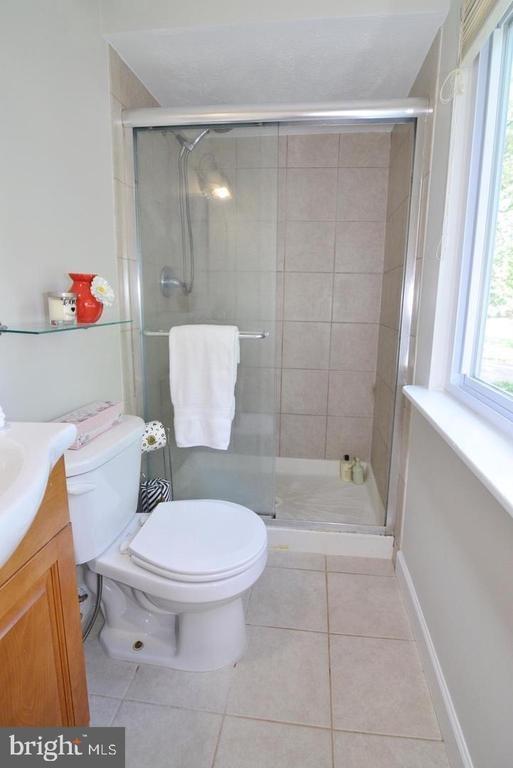Sanibel Dr, Reston, VA 20191