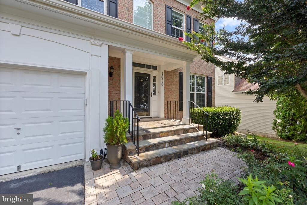 Chickasaw Pl Ne, Leesburg, VA 20176