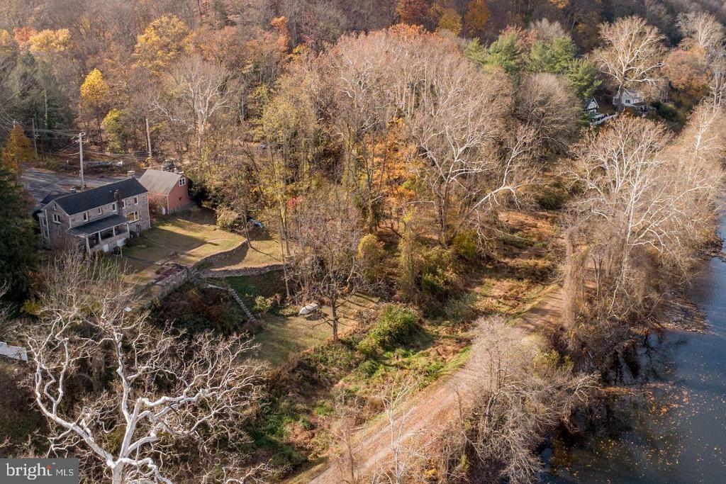 River Rd, Lumberville, PA 18933