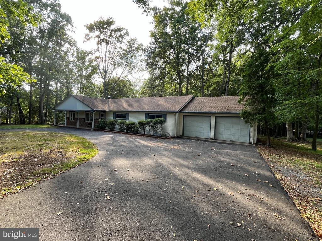 Burrs Rd, Burlington, NJ 08016