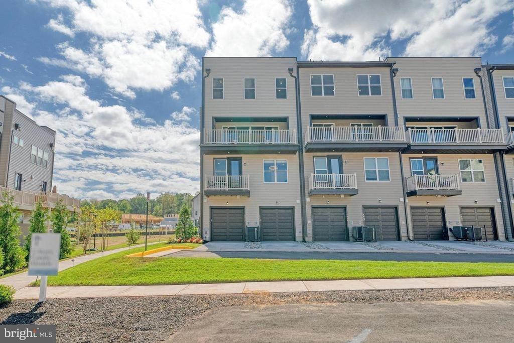 Yesler Ave, Chantilly, VA 20151