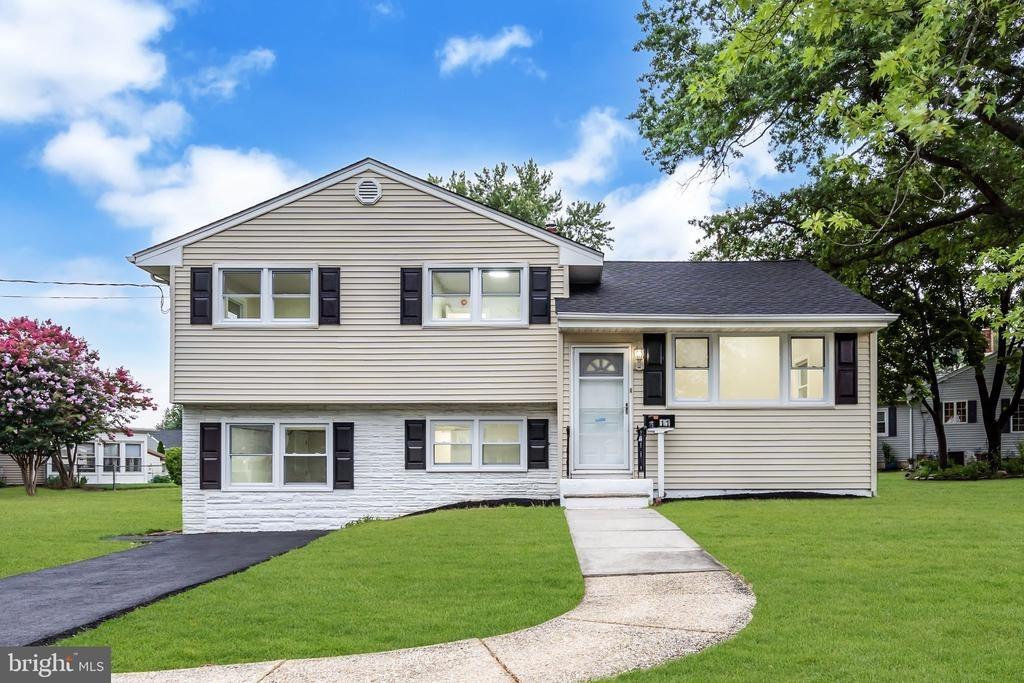 Pleasant Valley Dr, West Deptford, NJ 08096