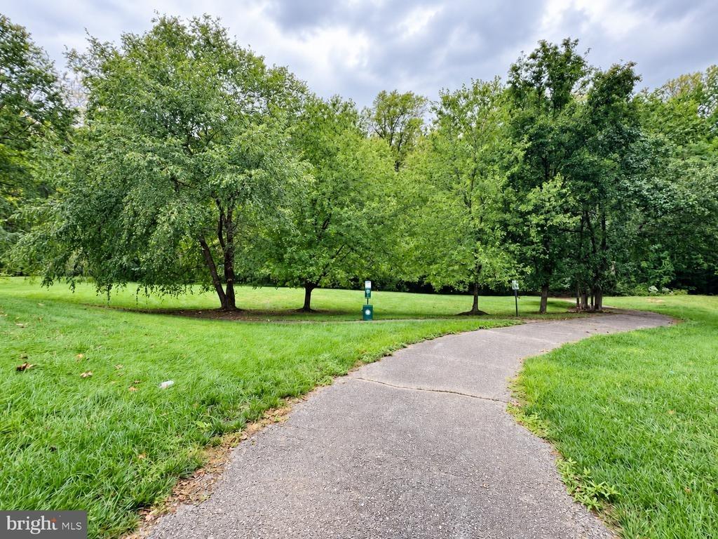 Mahogany Dr, Hyattsville, MD 20785
