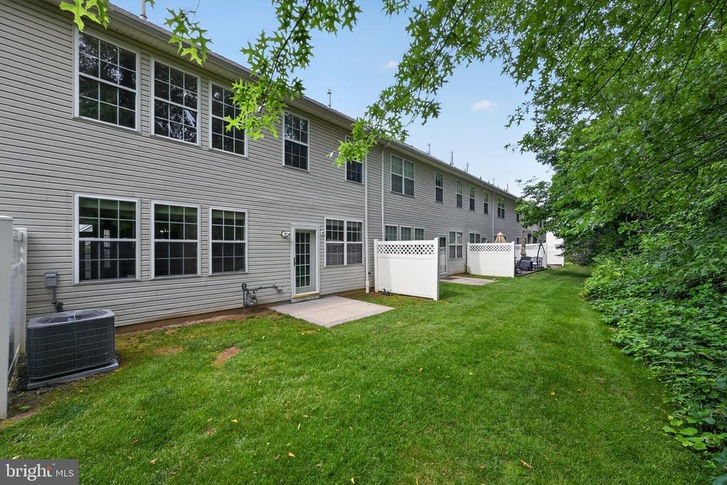 Sutton Ct, Pennington, NJ 08534