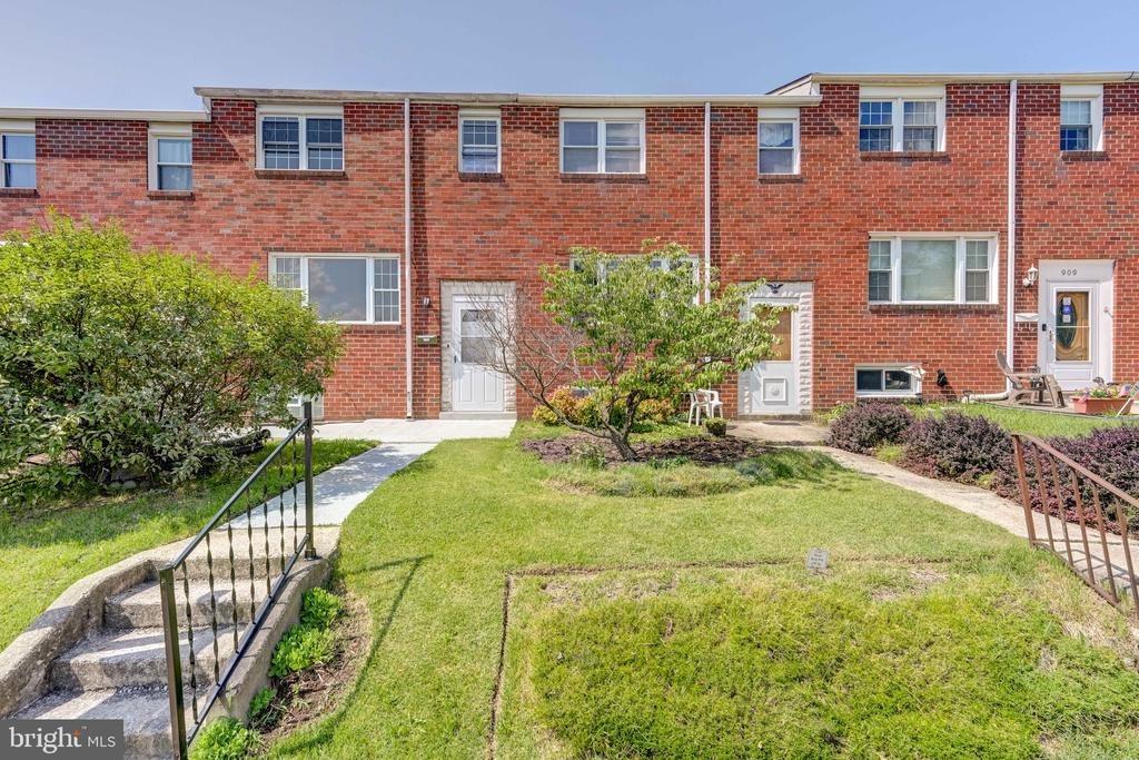 Regina Dr, Halethorpe, MD 21227