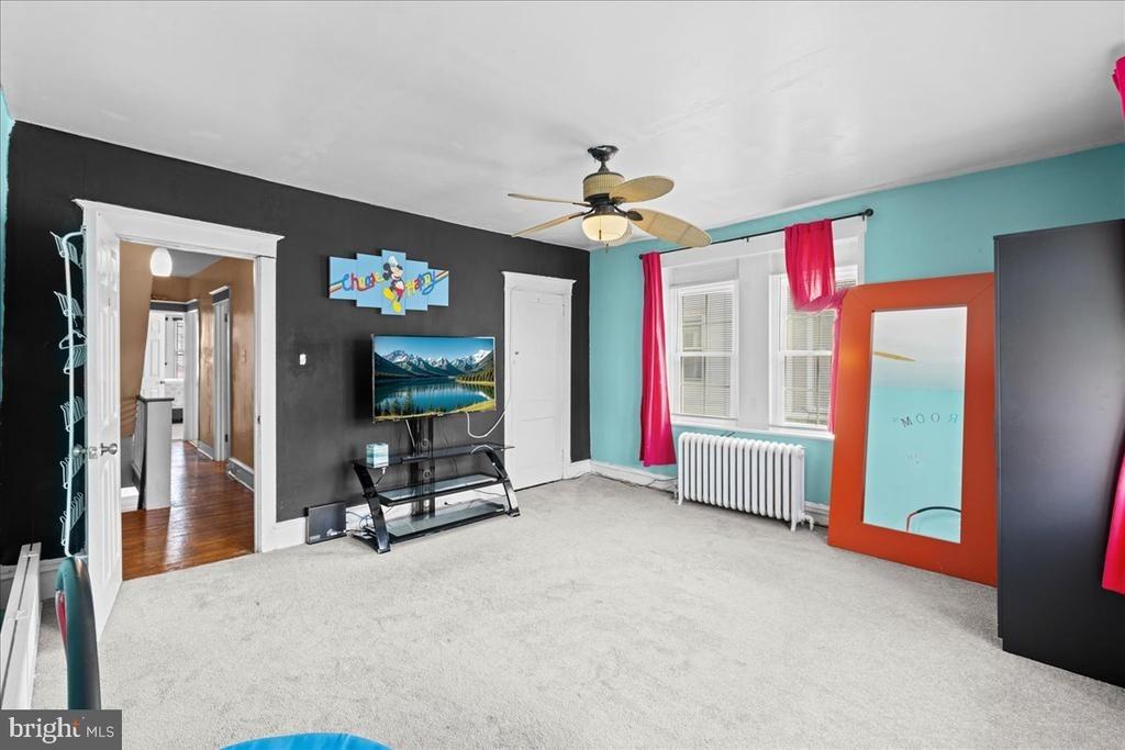 E Sanger St, Philadelphia, PA 19120
