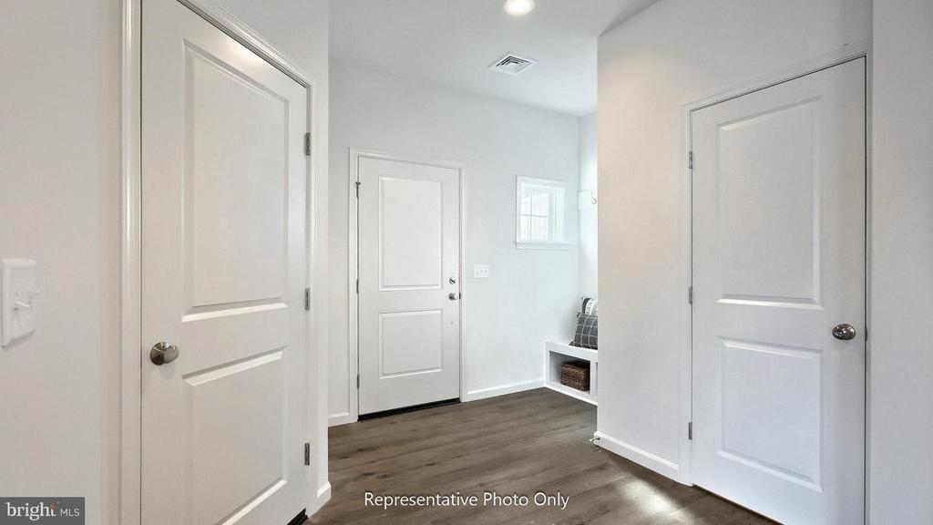 Saint Patrick Ct, Abbottstown, PA 17301