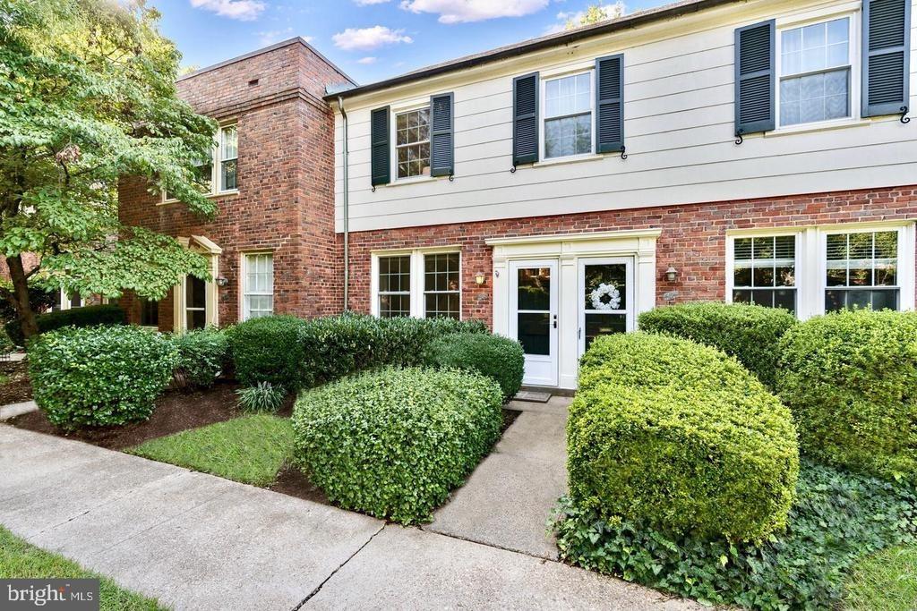 S Edgewood St, Arlington, VA 22204