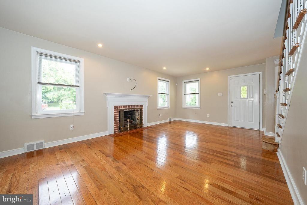 Andrea Rd, Cheltenham, PA 19012