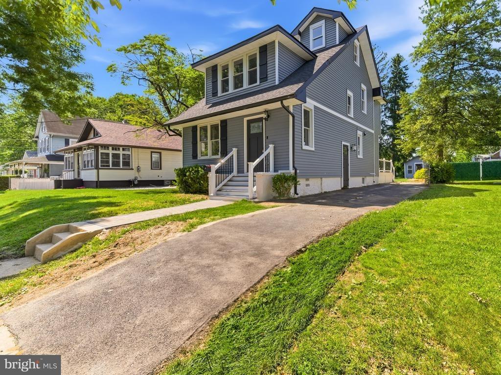 W Pine St, Audubon, NJ 08106
