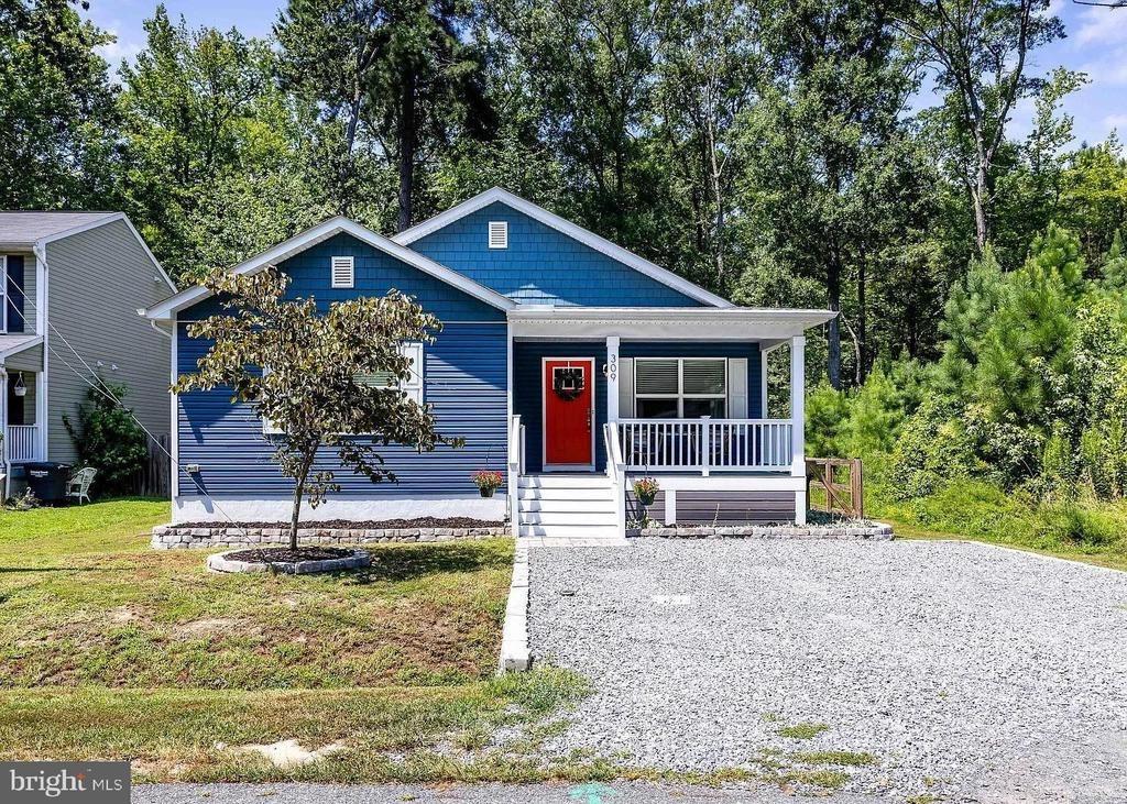 12th St, Colonial Beach, VA 22443