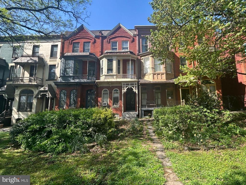 Mount Royal Ter, Baltimore, MD 21217
