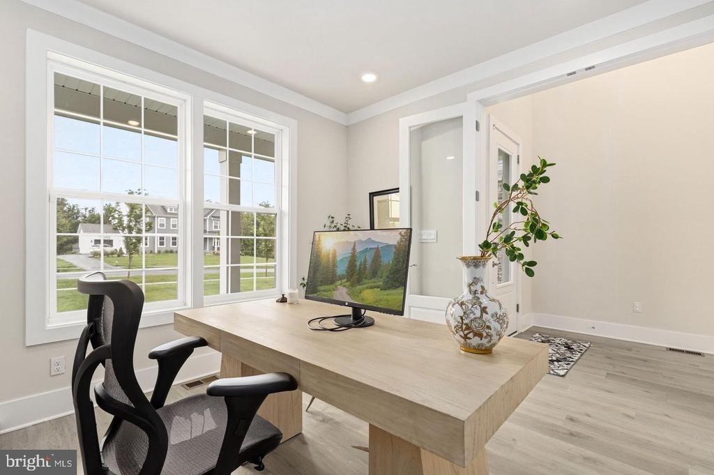 Seneca Farm Ln, Germantown, MD 20874