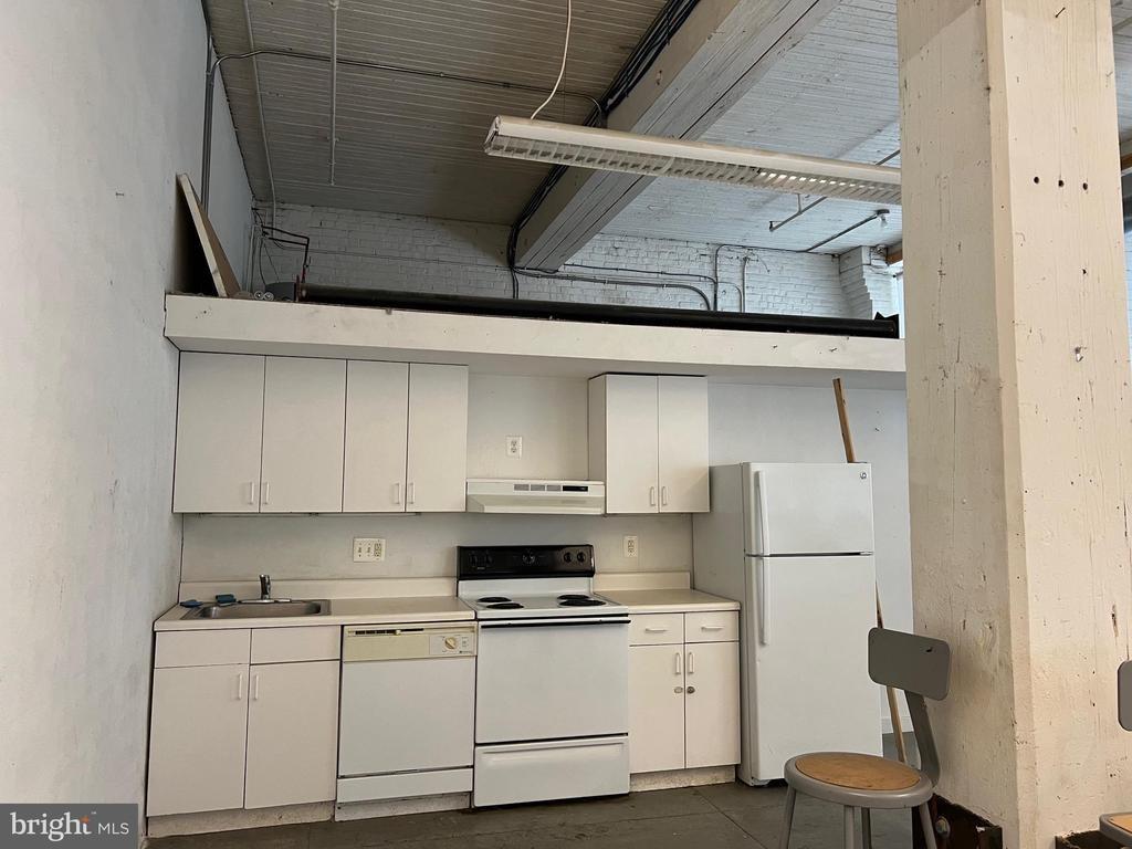 N 13th St, Philadelphia, PA 19123