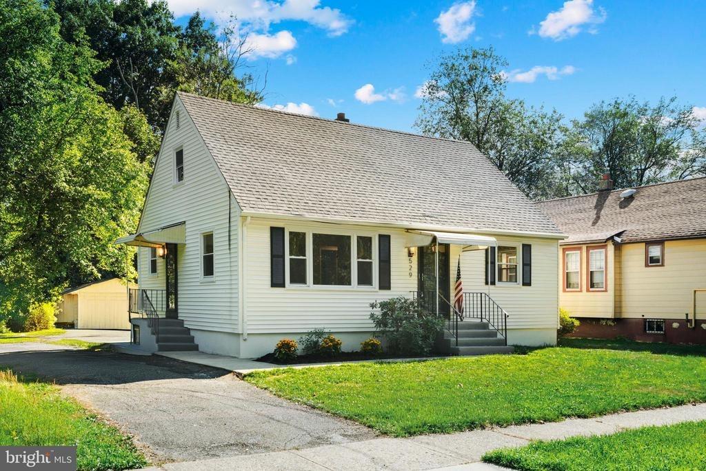 Hunt Ave, Trenton, NJ 08610