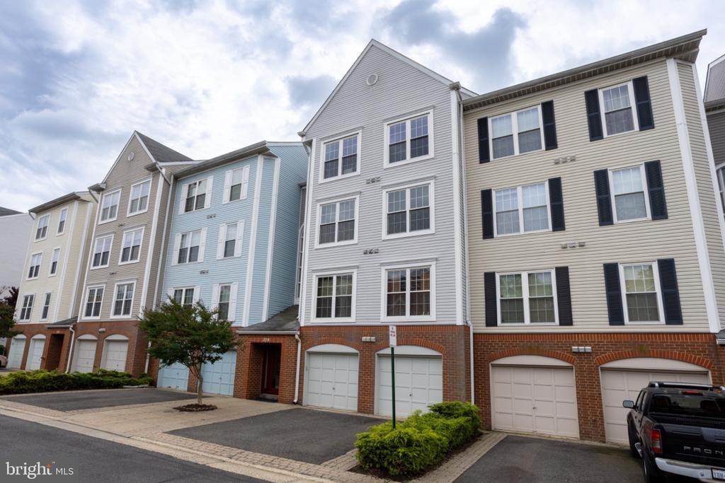 S Pickett St, Alexandria, VA 22304