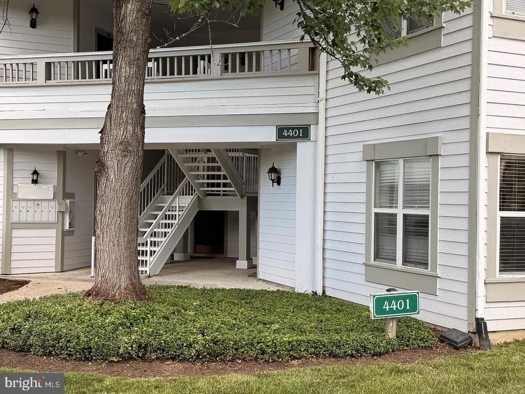 Fair Stone Dr, Fairfax, VA 22033