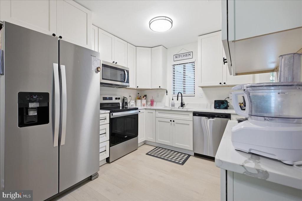 W Briar Patch Dr, Midlothian, VA 23113