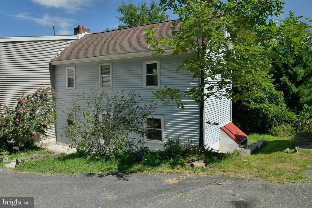 Helluva Hill Ln, Glen Mills, PA 19342