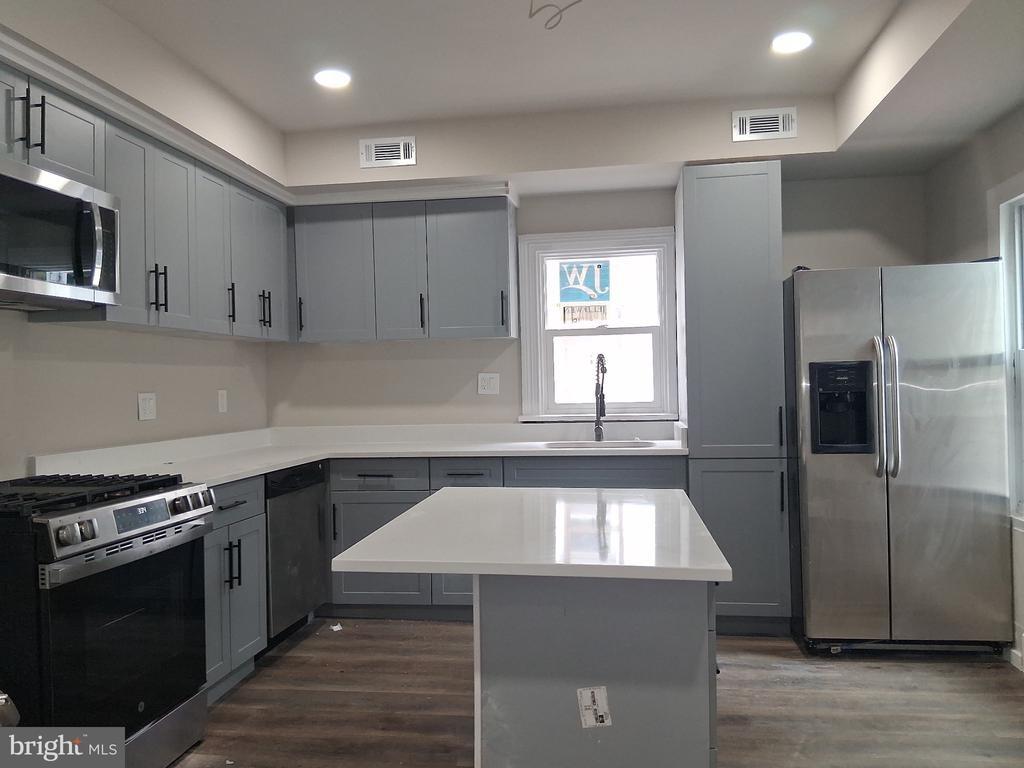 Crown St, Capitol Heights, MD 20743