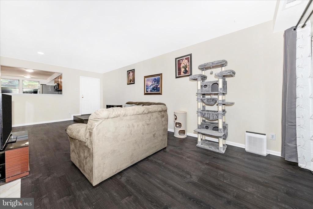 Beaconfield Ter, Germantown, MD 20874
