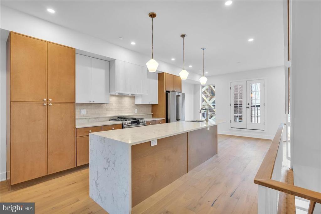 S 17th St, Philadelphia, PA 19146