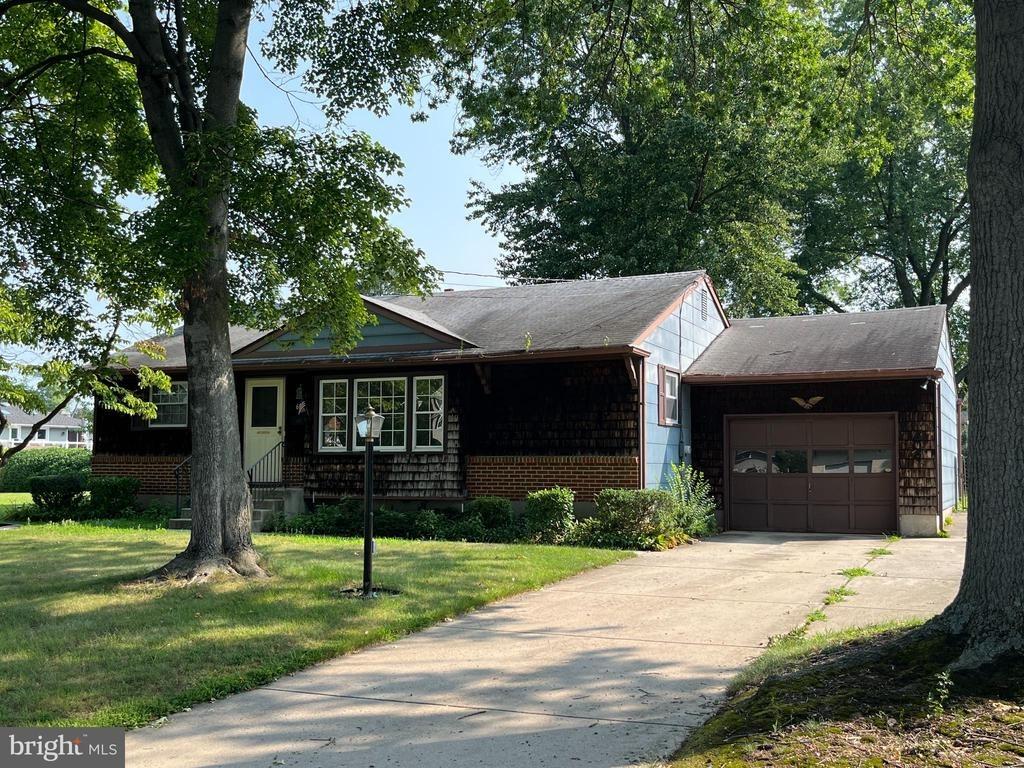 Hamilton Dr, Cinnaminson, NJ 08077