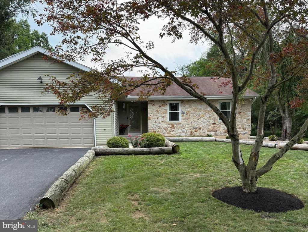 Pineview Dr, Palmyra, PA 17078