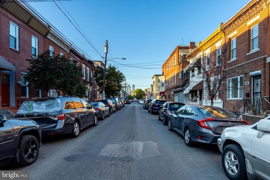 S 16th St, Philadelphia, PA 19145