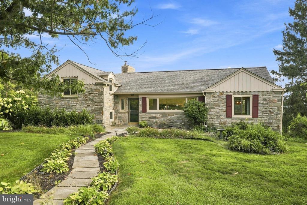 Blossom Hill Dr, Lancaster, PA 17601