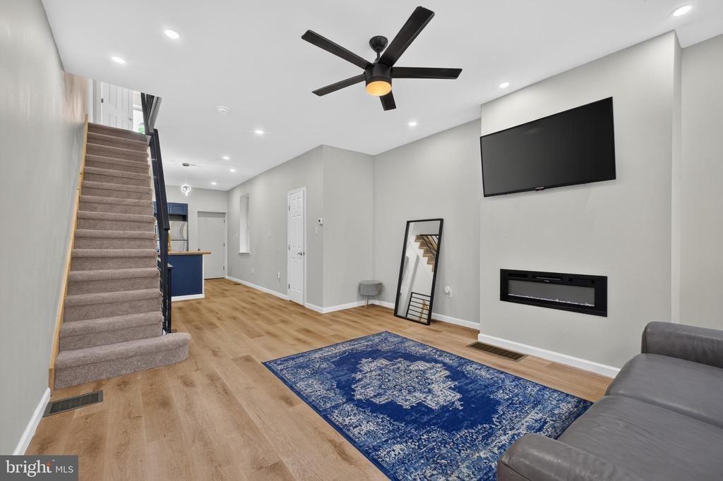 N 13th St, Philadelphia, PA 19133